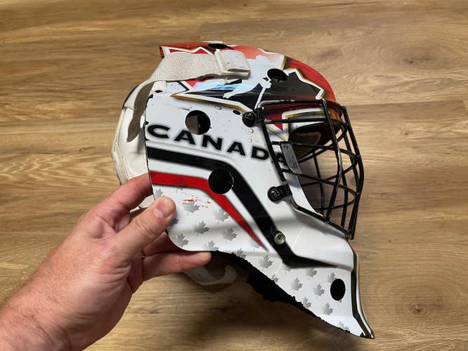 Canada Senior Bauer NME 5 ice hockey Goalie Mask