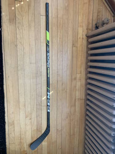 RH Junior (50 Flex) P29 CCM Super Tacks AS3 Pro Hockey Stick