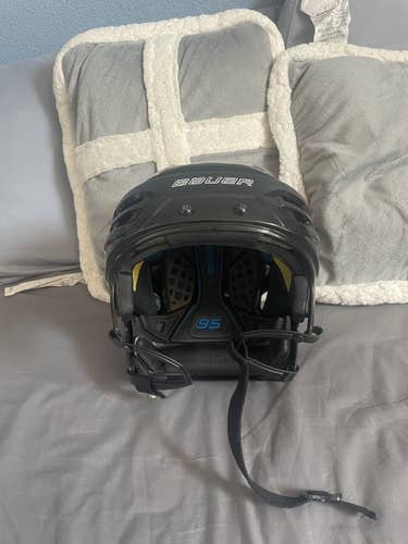 Black New Large Bauer Re-Akt 95 Helmet