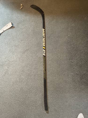 Intermediate Right Handed Mid Pattern Supreme 2S Pro Hockey Stick