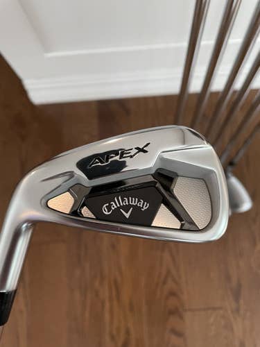 Like New Left Hand Extra Stiff Apex Iron Set 4-PW
