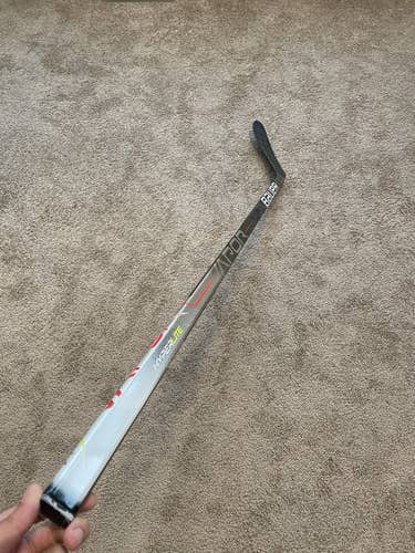 New Intermediate Bauer Left Hand Vapor Hyperlite Hockey Stick Toe Pattern