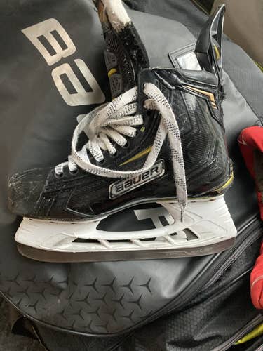 Junior Used Bauer Supreme 2S Pro Hockey Skates Regular Width Size 6.5