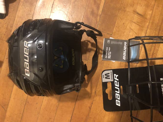 Black New Medium Bauer Re-Akt Helmet