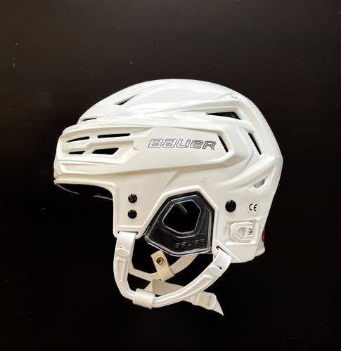 White New Medium Bauer Re-Akt 150 Helmet