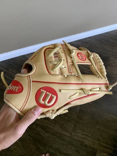Red High School/College Infield 11.5" A2000 Baseball Glove DP15