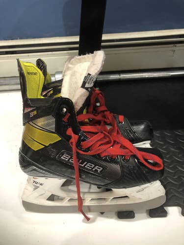Hockey skates Bauer 3S youth Size 6 Fit 2