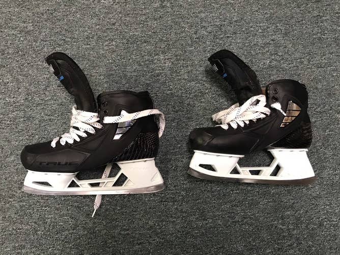 Used Senior True 2 Piece Hockey Goalie Skates Regular Width Size 9.5