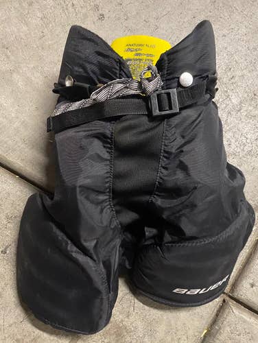 Black Youth Large Bauer  Supreme S170 Hockey Pants