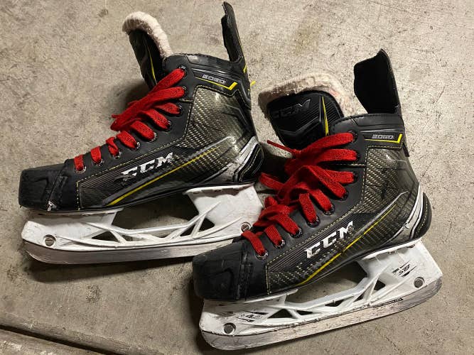 Junior CCM Regular Width  Size 5.5 Tacks 9060 Hockey Skates