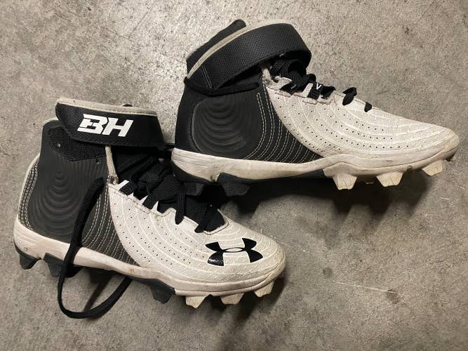White Men's Size 4.0 (Women's 5.0) Under Armour Cleats