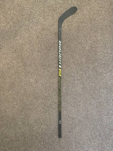 Intermediate Right Handed Toe Pattern  Supreme 2S Pro Hockey Stick