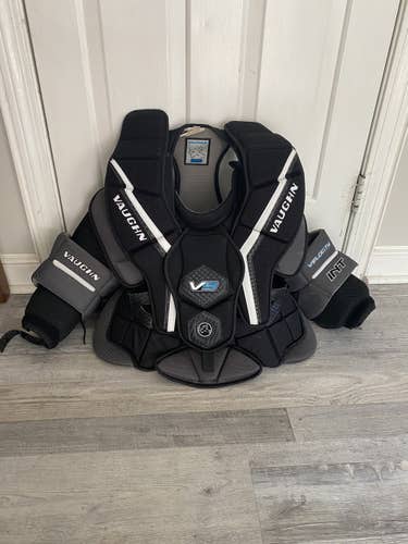 Used XL Vaughn  Velocity V9 Pro Goalie Chest Protector