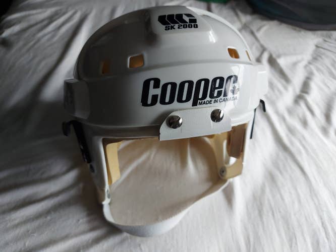 Cooper SK 2000 Senior Medium Goalie Helmet