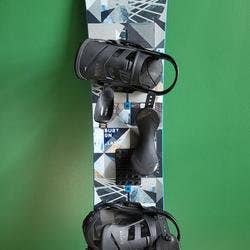 Used Unisex Burton Clash Snowboard Freestyle With Bindings
