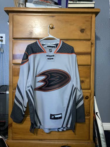 Anahiem ducks hockey jersey