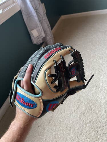 High School/College Infield 11.5" A2000 Baseball Glove
