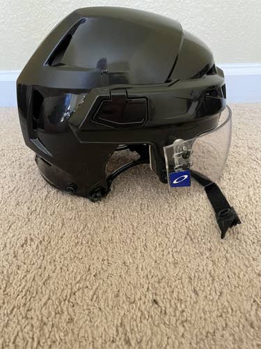 Black New Medium CCM  Vector V08 Helmet