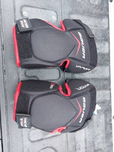 Bauer Vapor X900 SR knee pads like new