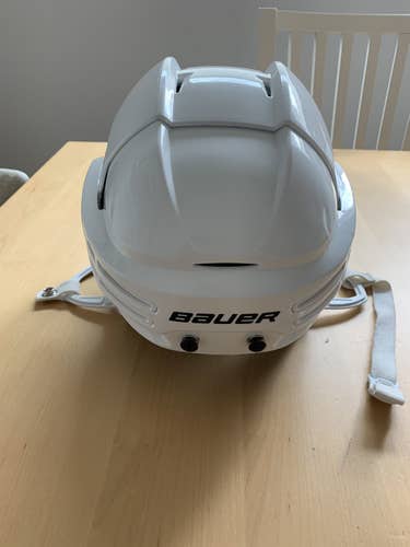 White Used Medium Bauer  Re-Akt 75 Helmet