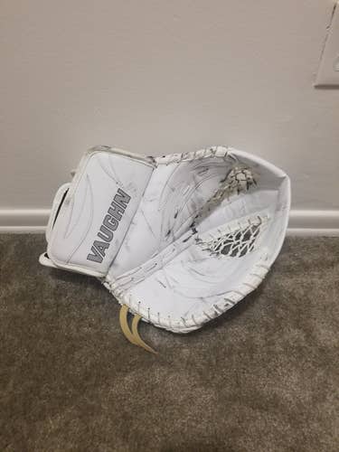 Vaughn Velocity V1 7000 Glove *Near New*