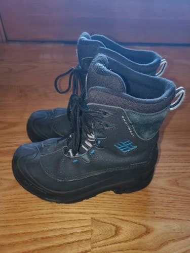 US 2, Black Used Youth Columbia Boots