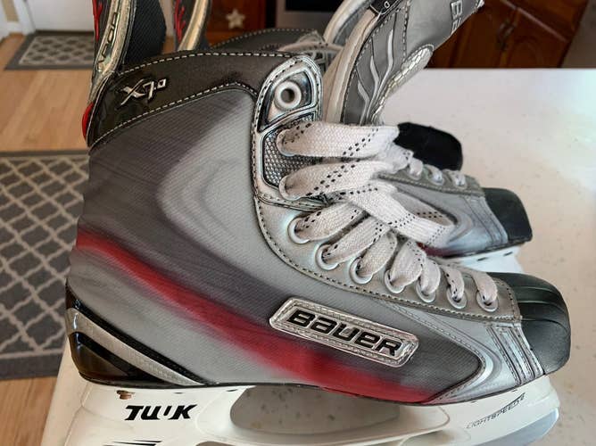 Senior Bauer Regular Width  Size 8 Vapor X7.0 Hockey Skates