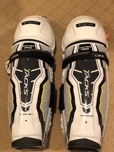 Senior CCM Pro Stock Ultra Tacks Shin Pads