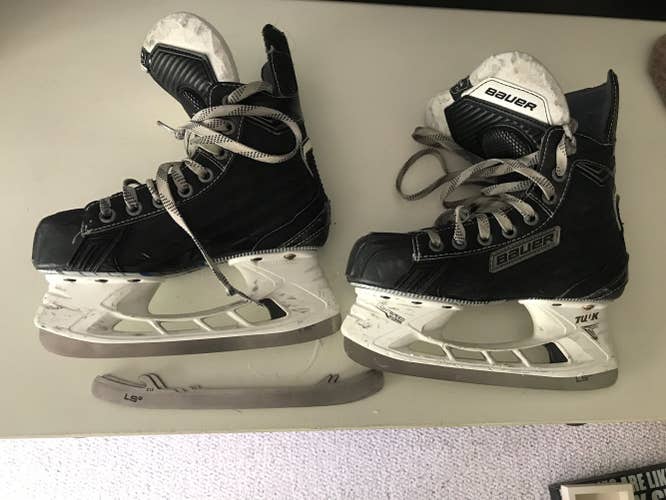 Youth Bauer Regular Width Size 1.5 Nexus 7000 Hockey Skates