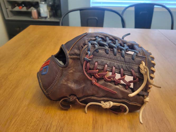 Used Nokona Right Hand Throw X2 ELITE Baseball Glove 11.25"