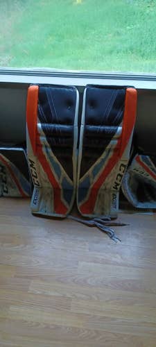 White Used Senior 33" CCM Regular Extreme Flex 4 Goalie Full Set