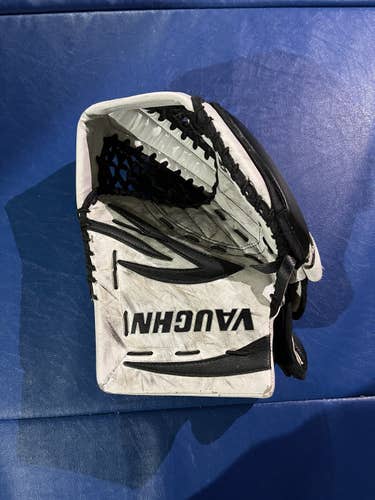 Black Used Regular Vaughn Velocity Glove V5 7490i