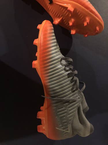 Men's Size 8.0 (Women's 9.0) Nike CR7 Cleats