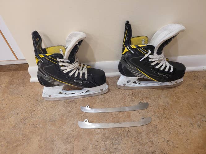 Youth Used CCM Super Tacks Hockey Skates Regular Width Size 3.5