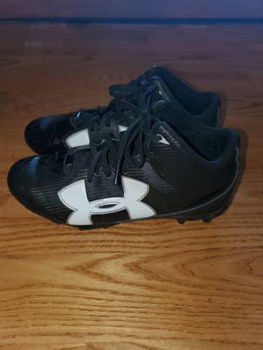 US 3Y. Very good condition black Under Armour Cleats