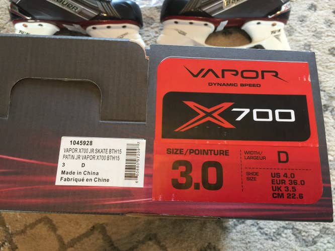 New Bauer Vapor X700 skates junior 3