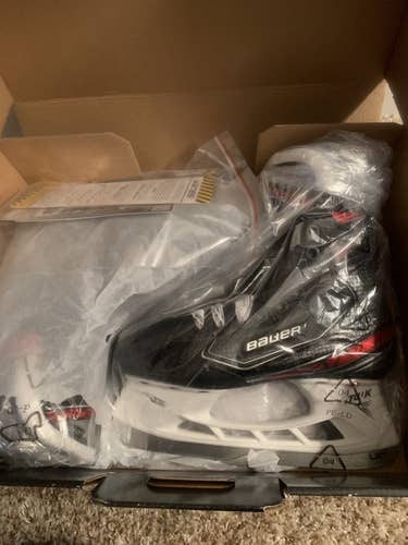 New Bauer Vapor 2X Skates Size 2.5