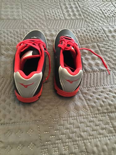 Black And red Mizuno 9 spike Low Cut baseball cleats
