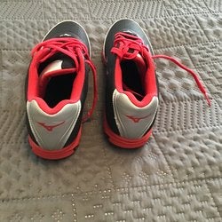 Black And red Mizuno 9 spike Low Cut baseball cleats