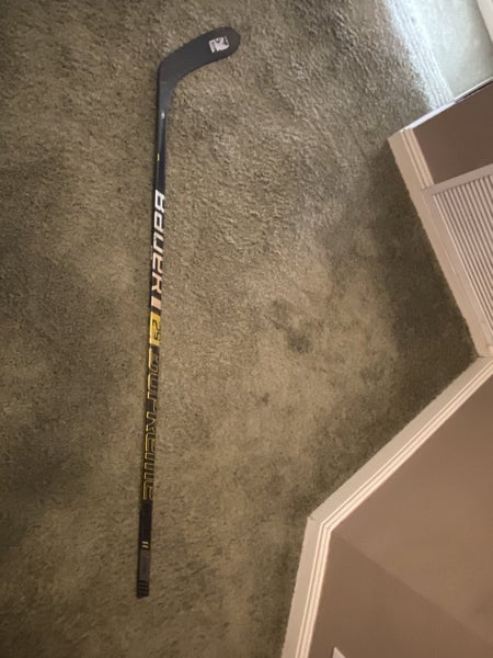 Senior Right Handed Toe Pattern Supreme 2S Pro Hockey Stick