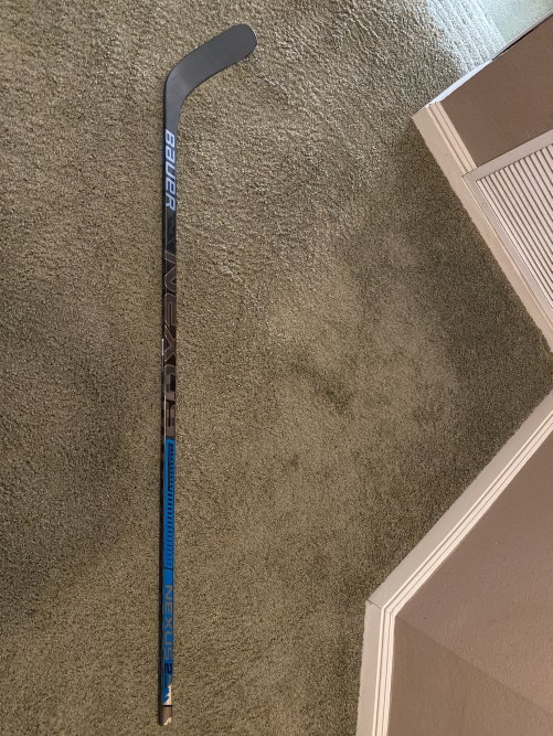Senior Right Handed Heel Pattern  Nexus 2N Pro Hockey Stick