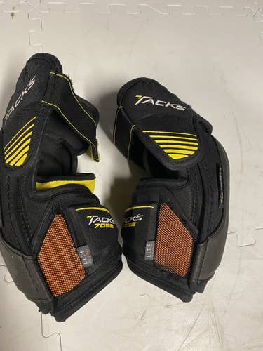 Used Medium CCM  Tacks 7092 Elbow Pads