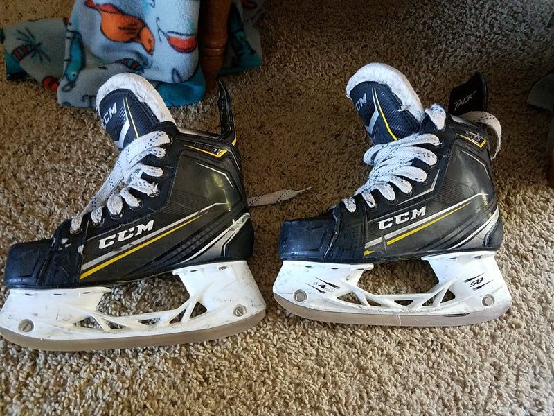 Used Junior CCM Tacks 9080 Hockey Skates Size 2