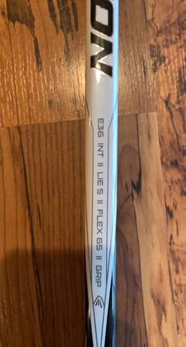 Intermediate Right Handed Mid Pattern  Stealth CX Hockey Stick