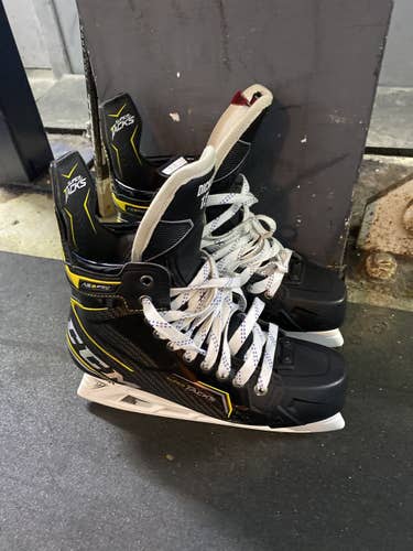 Senior CCM Regular Width Pro Stock Size 9.5 Super Tacks AS3 Pro Hockey Skates