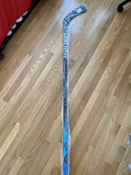 Senior Right Handed Nexus Geo Mid Pattern Hockey Stick
