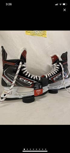 Senior CCM Regular Width  Size 7.5 JetSpeed FT2 Hockey Skates