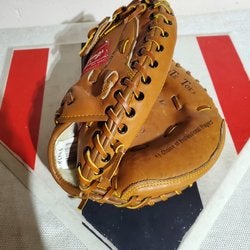 "Bannanapeels" Rawlings Right Handed Throw Catcher's Mitt