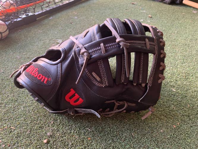 Wilson A2000 super skin RHT first base mitt