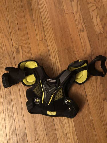 Used Youth Medium Bauer Supreme 1S Shoulder Pads